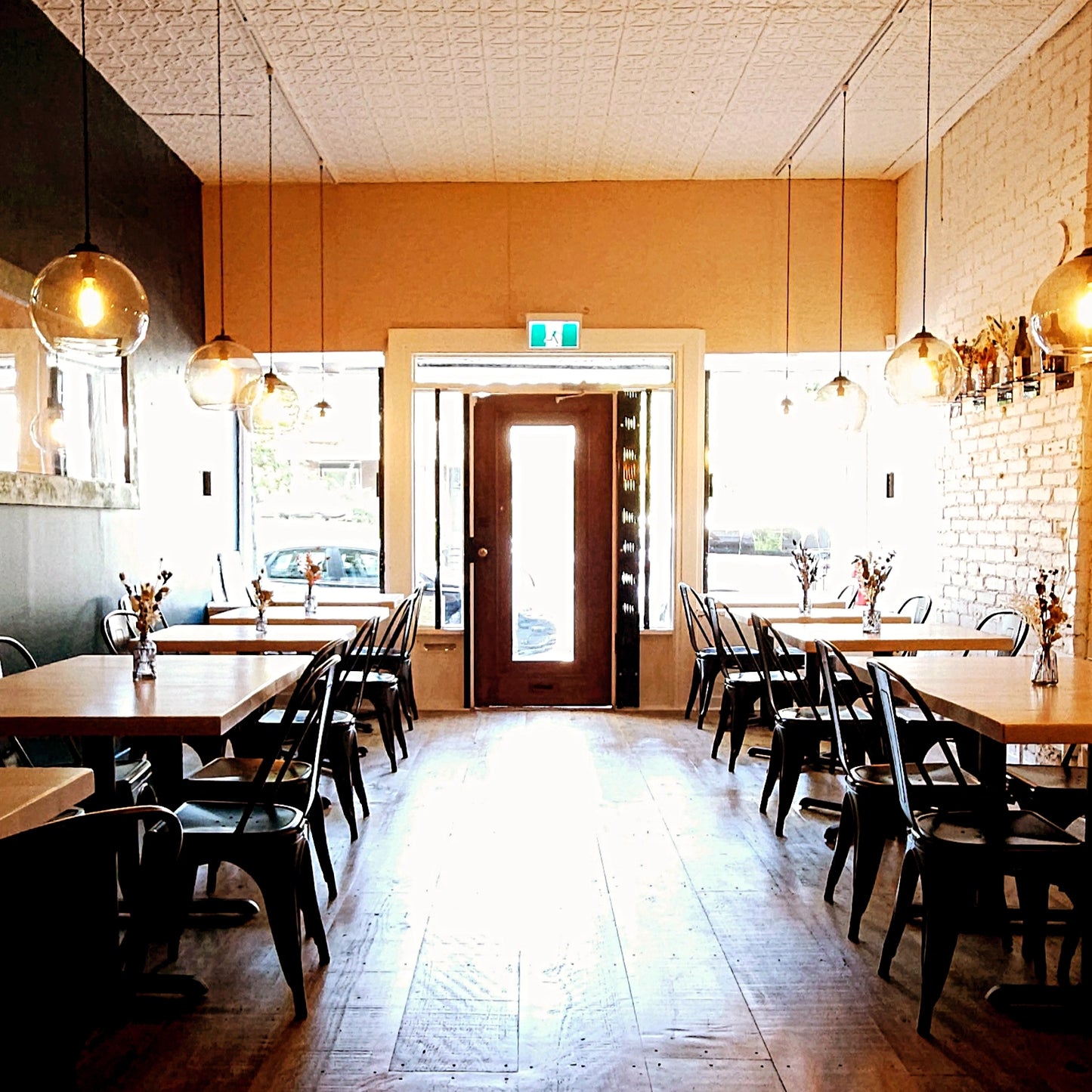 bar reservation deposit