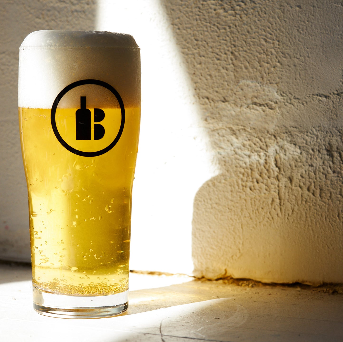 The Bossanova 20oz Beer Glass